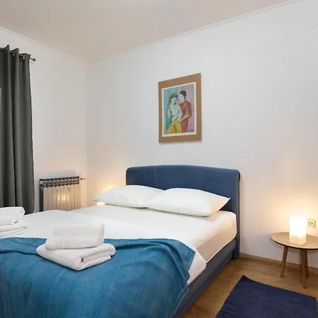 Double Oak Apartment