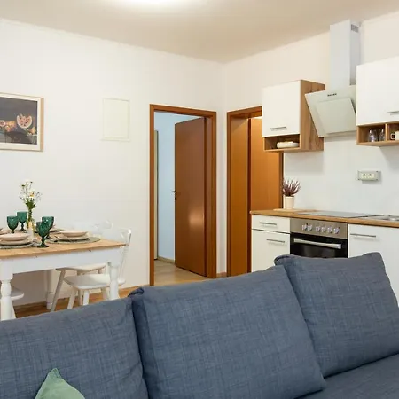 Double Oak Apartment